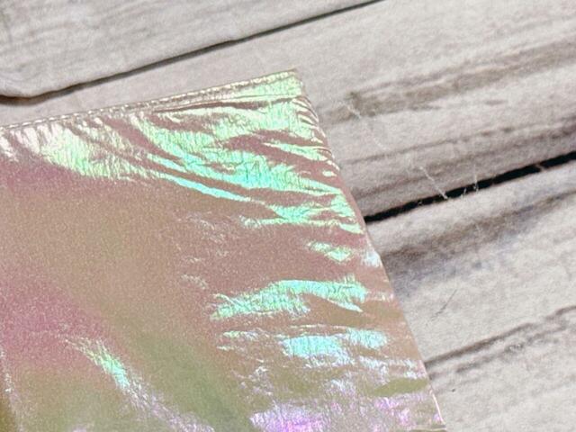 素材はポリエステル。ホワイトにピンクやラベンダーの偏光オーロラカラー♪キラキラ感がかわいすぎる…！