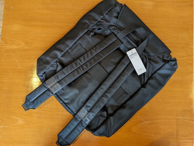 【GU ナイロンツイルバックパック+E】サイズは縦45×横（底）33cm、マチ17cm、持ち手（立ち上がり）9cm