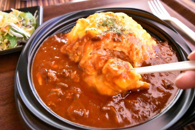 プルンプルンの卵と林ソースの相性はバッチリ！