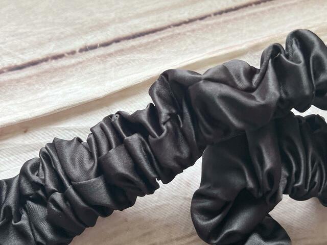 開封時、ハンドルのギャザーは固まっているのでバランスよく伸ばしてあげましょう