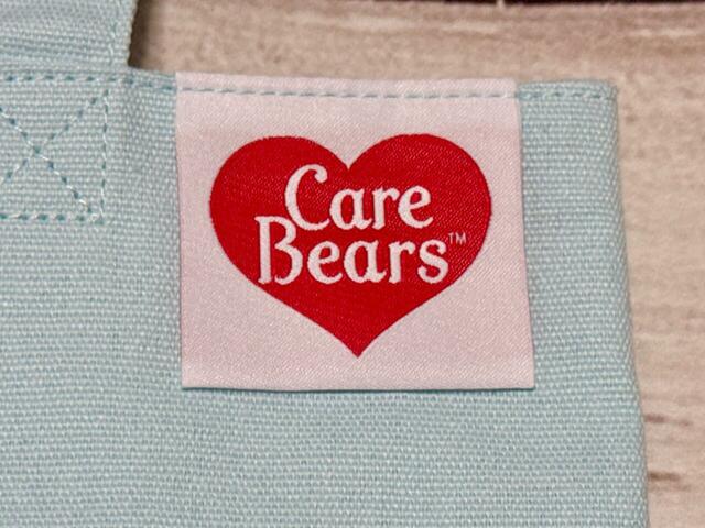 右上にはキュートなロゴタグ付き！