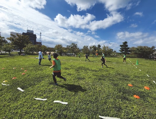 ファミリア「デニムバッグ」は松江市ふるさと納税限定アイテム。寄付金は「子どもたちが遊びたくなる公園づくり事業」など様々な事業に活用されます