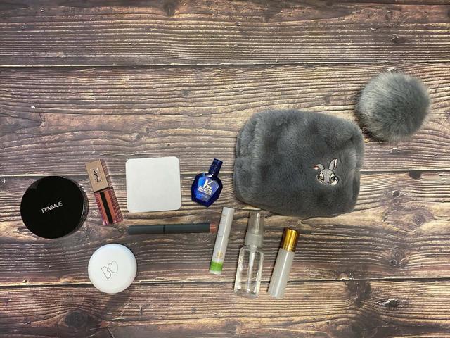 これだけのこれだけの化粧品や日用品が収納可能!