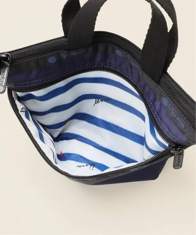 ミニサイズでも収納力あり「MINI CROSSBODY」　色：NAVY、サイズ：FREE、価格：￥9,350（taxin）【LeSportsac×IÉNA ENFANT Special Collaboration】