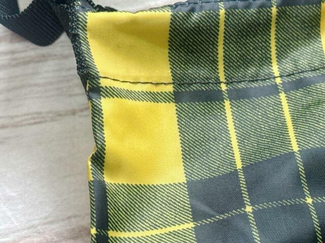 素材はポリエステル。丈夫でしっかりとした生地