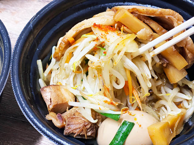 野郎ラーメン／麺になかなかたどり着かない！