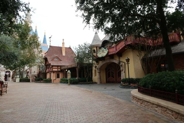 上海DL 道幅が広い