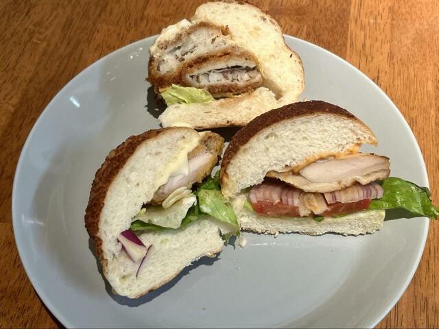 【ヤオコー ハンバーガー】どれも美味しくて迷うので、ぜひシェアしてお召し上がりください！