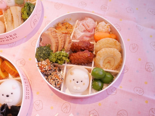 おせち・三段重「すみっコぐらし」｜三の重は「お子さま重」