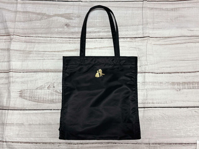 背面も抜かりなく素敵なデザイン入り！