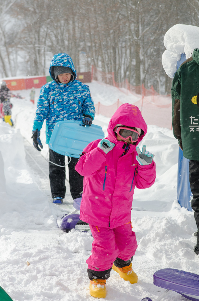 スノーエスカレーター完備で楽々｜たんばらスキーパーク「たんばランド」