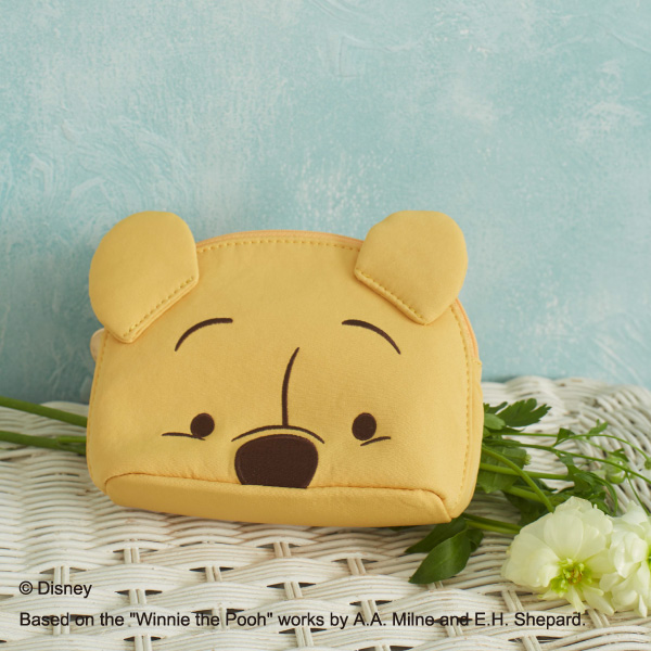 Winnie the Pooh/ラウンドポーチ 3,590円
