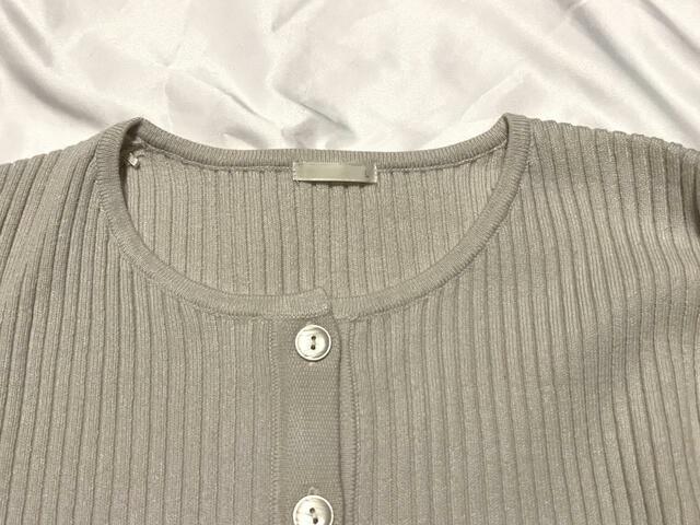 【GU　マルチウェイリブニットワンピース(長袖)】首回りが丸く、どんなインナーにも合うカーディガン