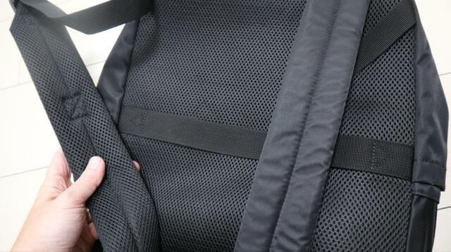 【無印良品 肩の負担を軽くする撥水ビジネスリュックサック（丸型）】ショルダーベルトに「肩への負担を約40％軽減する」特許技術が採用されています