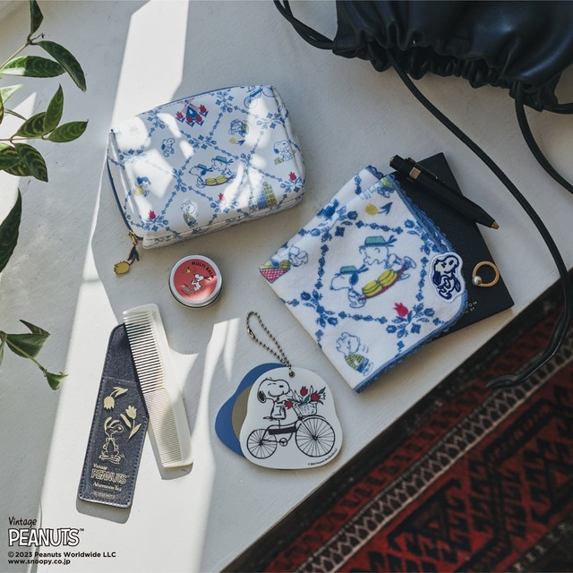【Afternoon Tea LIVING×PEANUTS】コーム ¥990、スクエアポーチ ¥2,640、マルチバーム ¥880、スライドミラー ¥1,320、ミニタオル ¥990