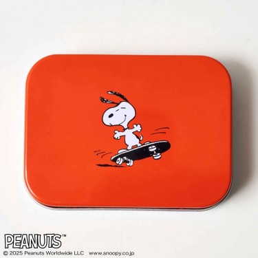 【『smart 2025年4月号』（宝島社）】軽やかにスケートボードを乗りこなすスヌーピーが表にも裏にも！