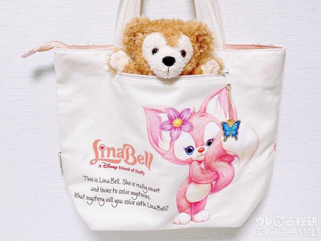 外ポケット深さ17cm×横22cm