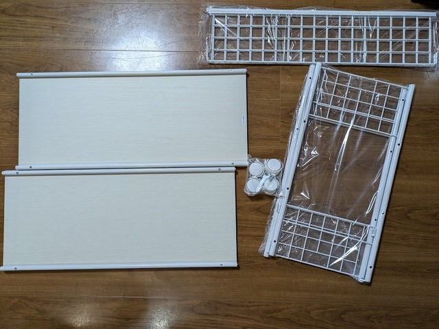 【ニトリ マルチラック（リモブ2 奥行73cm）】段数（1段／2段）とネットの有無（あり／片面なし）を選んで組み立てます