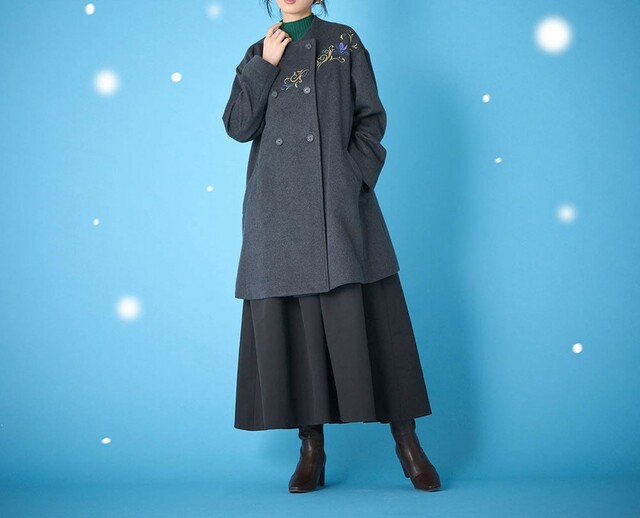刺繍入りＡラインコート「アナと雪の女王」｜￥ 12,900 （税込）
