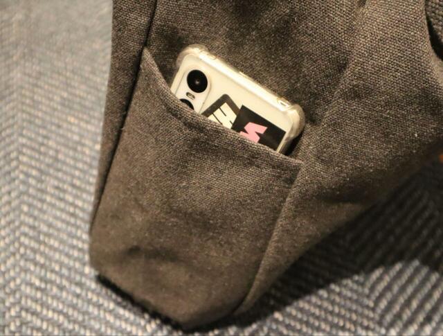 【ROOTOTE×PEANUTSコラボ ショルダーバッグ】両側面に外ポケット、内側にも2つポケットがあり、収納の使い分けがしやすいのもポイント!