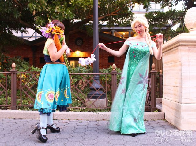 アナとエルサ（※一般ゲストの方の許可をいただいて撮影しています）