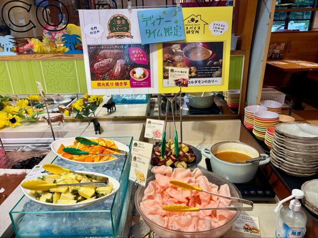【ブロンコビリー　ブロンコビュッフェ】ディナータイムでは炭火炙り焼き芋とスパイス研究所のカリーが食べられます
