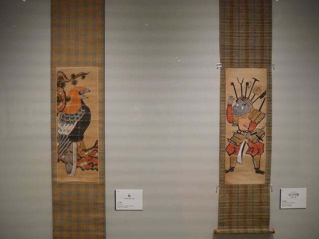 右：《長刀弁慶》日本民藝館蔵（柳宗悦）左：《鷲》日本民藝館蔵（森井利喜→柳宗悦）