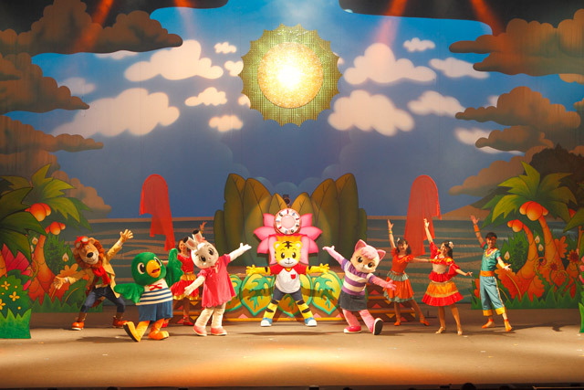 『しまじろうコンサート たいようのしまのカーニバル』は、夏にピッタリの南の島が舞台です。