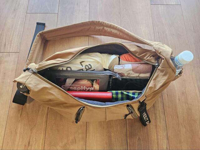 【studioCLIP からだよろこぶナイロンショルダーバッグ】長財布・スマホ・モバイルバッテリー・大きめのポーチ・ハンドタオル・エコバッグ・レインコートがしっかり収まりました!日常使いに問題なしの収納力です♪