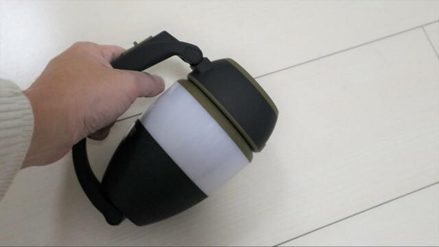 【ワークマン ヴァリアブル ランタンライト】標準は懐中電灯型、スライド式スイッチが1つ