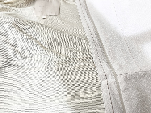 【ワークマン シアサッカーレインジャケット】ムレを軽減するメッシュとベンチレーション付き。夏も蒸れないのが嬉しい