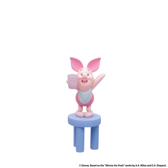 椅子の上で楽しそう！　ピグレット 「Winnie the Pooh みんなでCHEERS!」