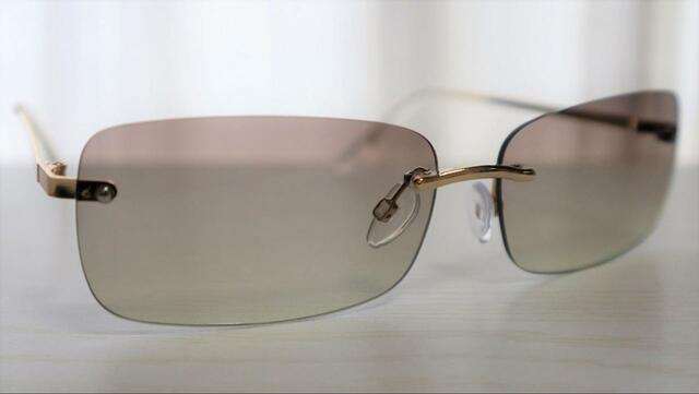 【H&M サングラス】レンズはスモークカラーのグラデーション