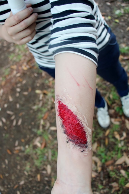 ゾンビウォーキング／ゾンビメイクはこんな感じ