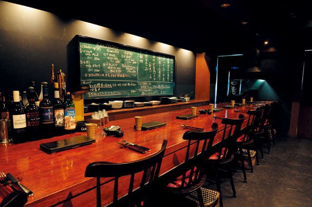 関西「焼き鳥」の名店／炭火焼鳥 徳川（心斎橋）　  内観