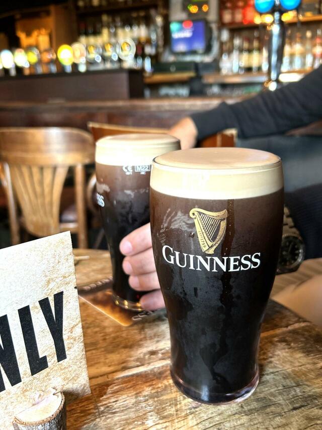 ギネスビールの生はコクがあって、本場で飲むといっそう旨く感じる。酒は産地で飲むのが最高を実感