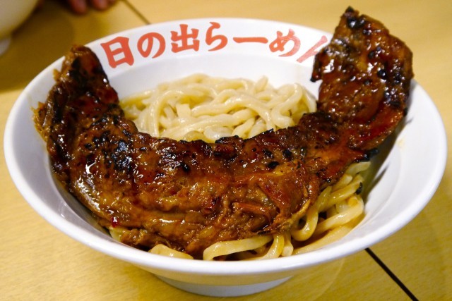 まさかの10円 炙りスペアリブ150g を格安トッピング 日の出らーめんで実施中 本日まで うまい肉