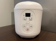 【アイリスオーヤマ ジャー炊飯器 1.5合 RC-MF15-W ホワイト】コンパクトでスタイリッシュな見た目です