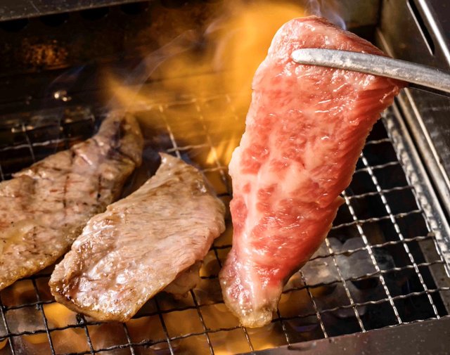 黒毛和牛カルビ半額