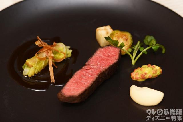 和牛ランプ肉のロースト グリーンマスタードのコンディメント ゴボウと白菜のブレゼ マディラソース