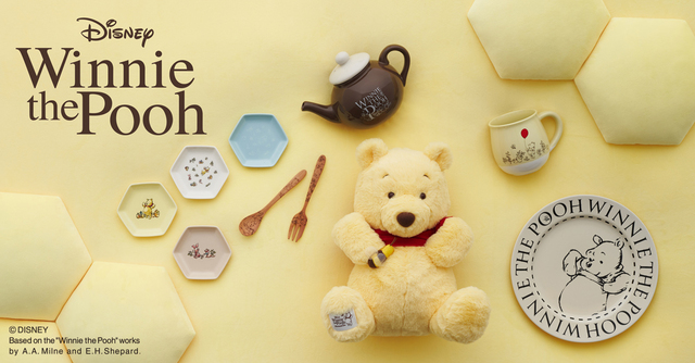 ミニプレートセット ¥4,500、ティースプーン ¥770、ケーキフォーク ¥770、ティーポット(540ml) ¥4,950、ぬいぐるみ ¥5,500、マグ(330ml) ¥1,980、プレートL ¥2,420|Afternoon Tea LIVING「くまのプーさん」グッズ