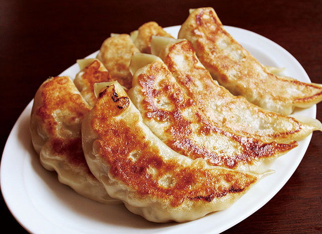 新橋「餃子ランチ」の名店／紅虎餃子房 汐留店　大餃子 6個750円