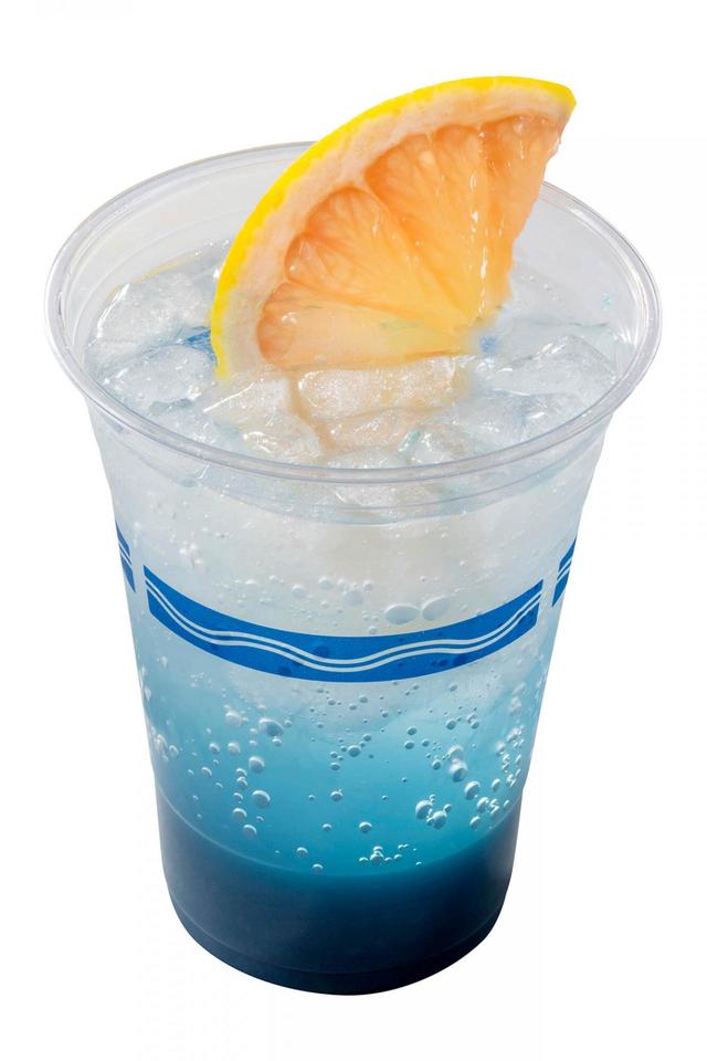 スパークリングカクテル（ライチーリキュール＆グレープフルーツ）｜780円｜リフレスコス