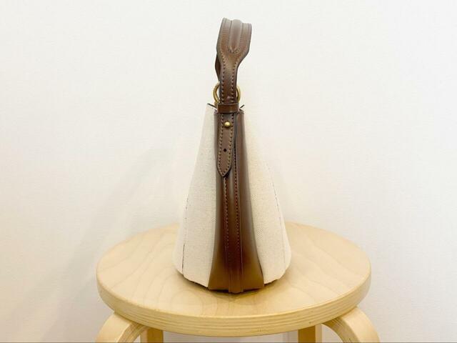 【ZARA ステッチ入りバケットバッグ】サイドから見てもおしゃれな雰囲気！