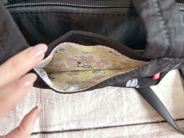 前面の上部にはミニポケットがついています