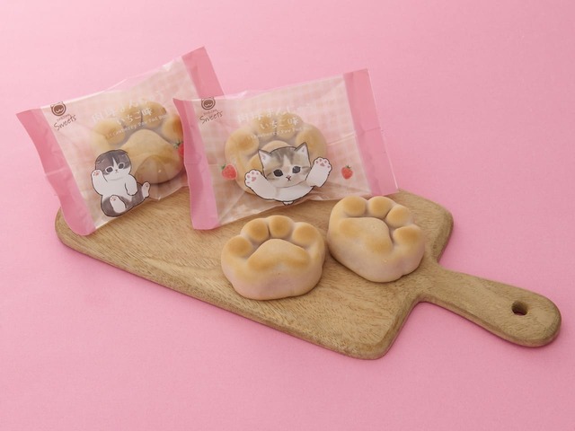 【mofusand】「肉球まんじゅう　いちご味」155円（パッケージ全2種）※数量限定