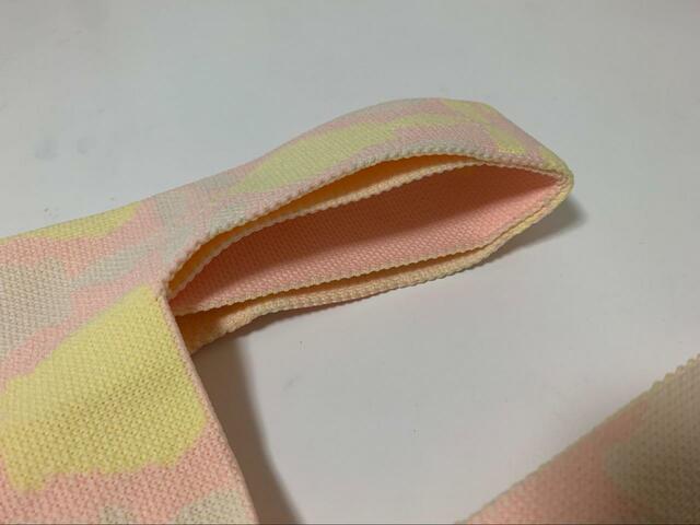 持ち手は二重だから重いものを入れても安心【タリーズコーヒー×LOONEY TUNES】コラボグッズ「ジャガードトート（トゥイーティー）」1,980円（税込）