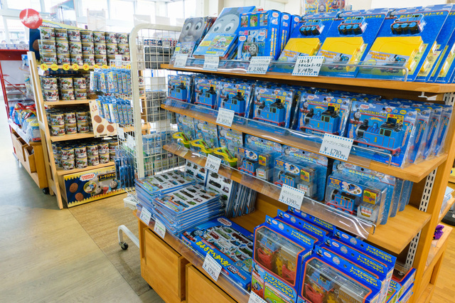 大井川鐵道限定グッズも豊富｜新金谷駅「プラザロコ」