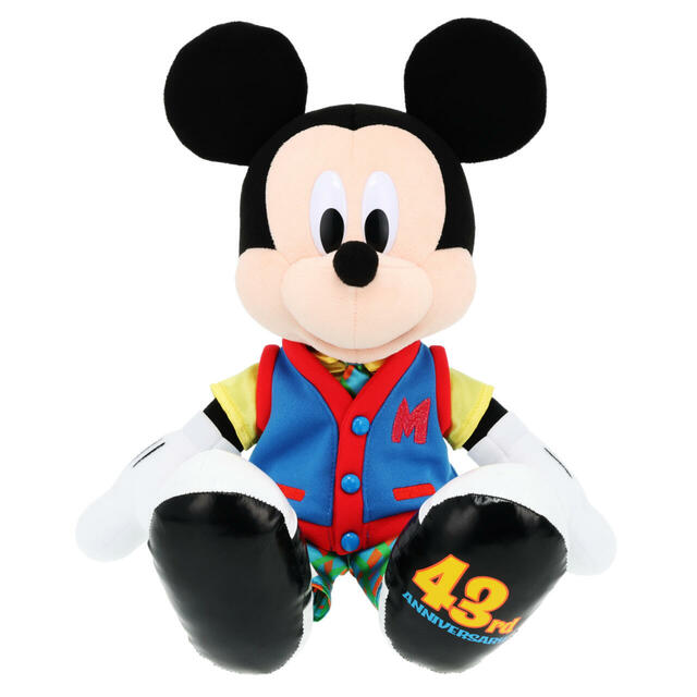 ぬいぐるみ 5,500円｜東京ディズニーランド開園43周年を記念したグッズ｜販売店舗：東京ディズニーランド「ギャグファクトリー／ファイブ・アンド・ダイム」｜発売日：2026年4月15日（水）