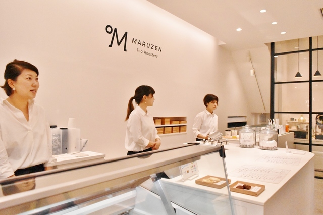 白を基調とした店内は美味しさを追求しているお店感がビンビン伝わってくる